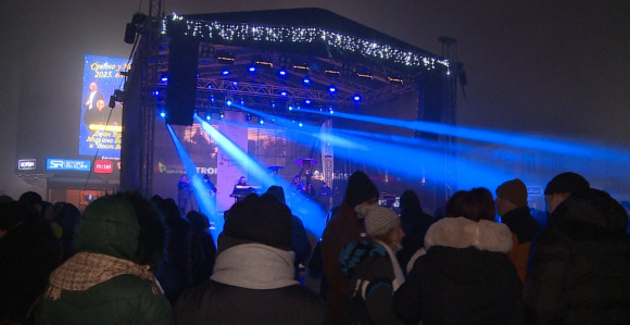 Prijedorčani uz lokalne muzičare dočekali 2025.