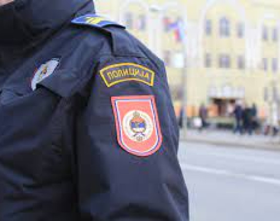 Uhapšen muškarac, uperio pištolj prema policajcima