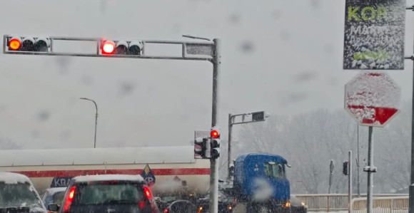 U Prijedoru snijeg pada, saobraćaj otežan (FOTO)