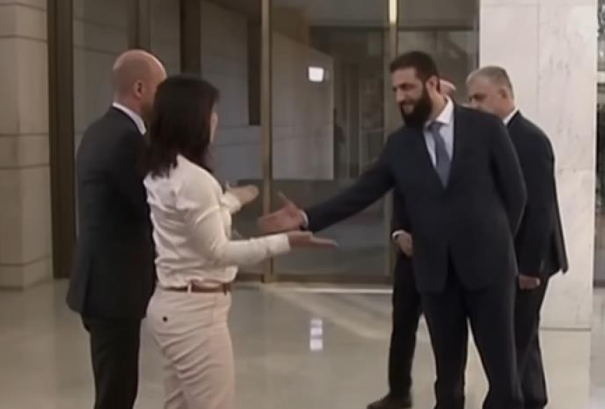 Analena Berbok ponižena u Damasku (VIDEO)