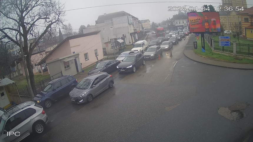 Pojačan saobraćaj, duža su čekanja na svim granicama