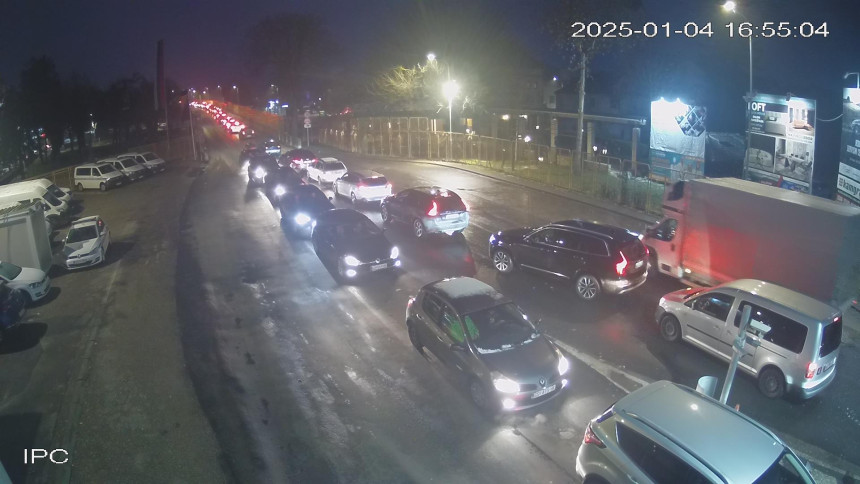 Gužve: U Gradišci i Gradini kolone u oba smjera