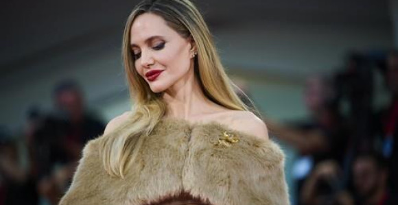 Anđelina Džoli nakon razvoda bogatija za 80 miliona dolara