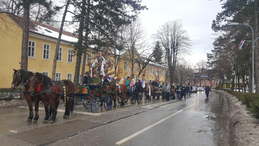 У Бањалуци свечана поворка са бадњацима