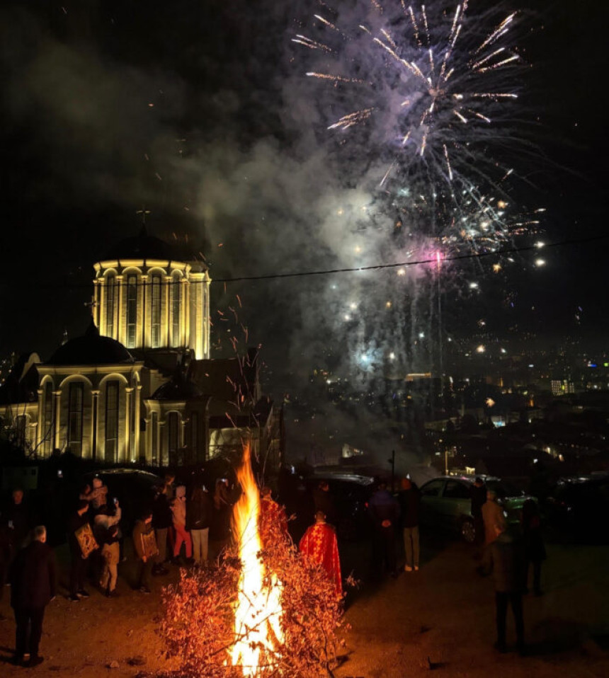 Mostar: Badnje veče kod Stare i Saborne crkve (VIDEO)