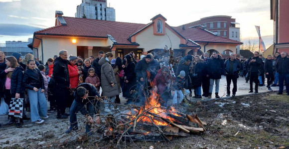 Osveštan i naložen centralni badnjak u Prijedoru