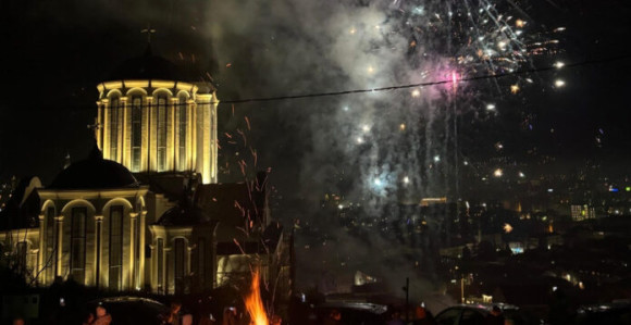 Mostar: Badnje veče kod Stare i Saborne crkve (VIDEO)