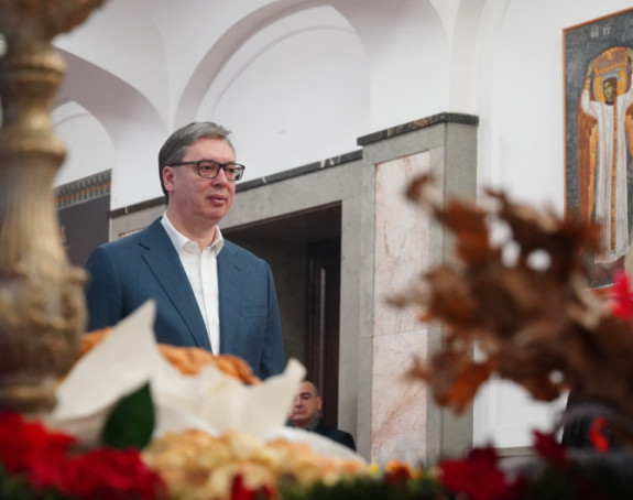 Vučić čestitao Badnji dan i Dan Republike Srpske