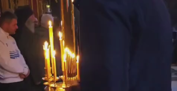 Вучић на божићној литургији у манастиру Хиландар