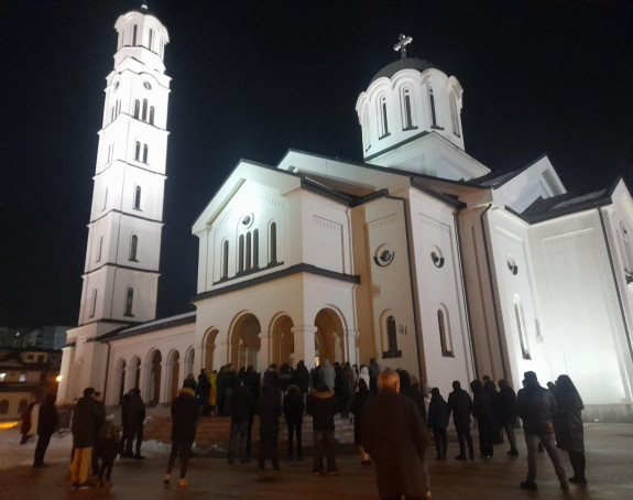 Obilježavanje Božića počelo rano jutros u hramovima