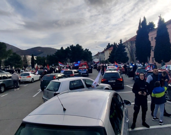 Trebinje: "Za vječnu Srpsku" prodefilovalo oko 150 vozila 