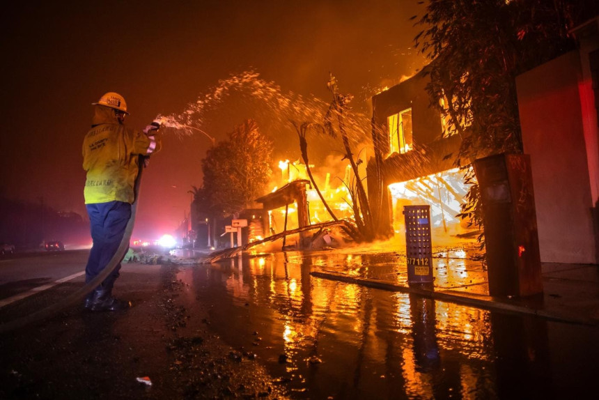 Razorni požari ne prestaju, najmanje 11 stradalih