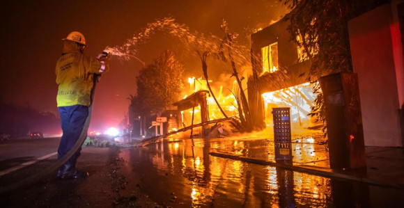 Razorni požari ne prestaju, najmanje 11 stradalih