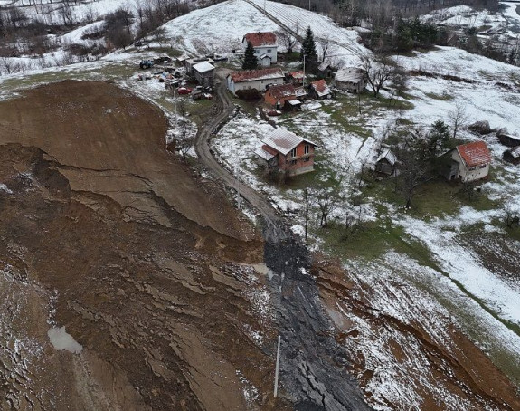 Klizište kod Maglaja se prati, porodice evakuisane