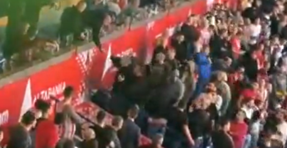 Навијачи Звезде избиждали одлазећег УСА амбасадора