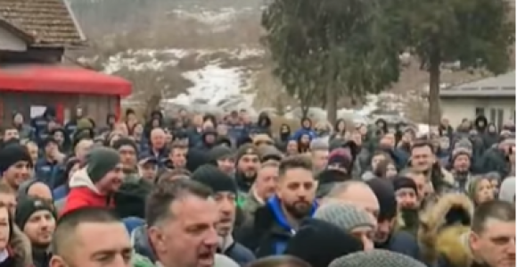 Radnici traže ostavke rukovodnih ljudi u RiTE Ugljevik, blokirali i saobraćajnicu prema Tuzli