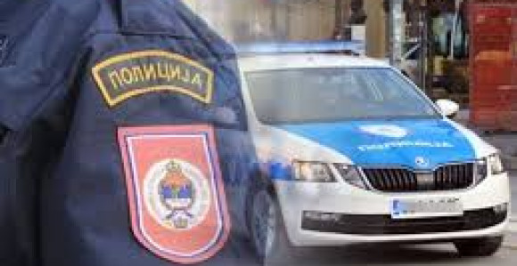 Na policiju ispalio rafal, pa pobjegao kroz prozor