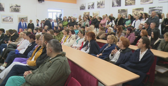 Огорчени радници Болнице "Србија" затражили веће плате