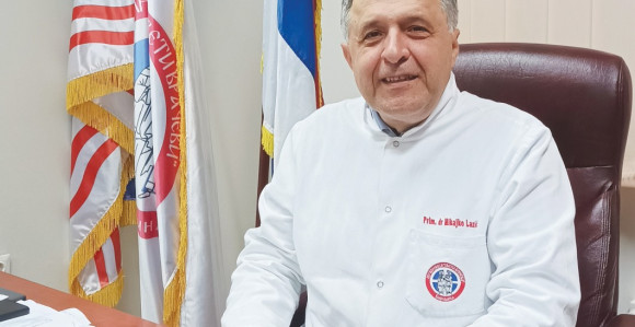 Uprava bijeljinske bolnice ćuti, a vrsni ljekari odlaze