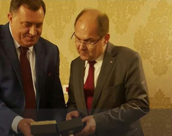 Режим по Шмитовом закону уводи забране градоначелнику Бијељине Љубиши Петровићу!