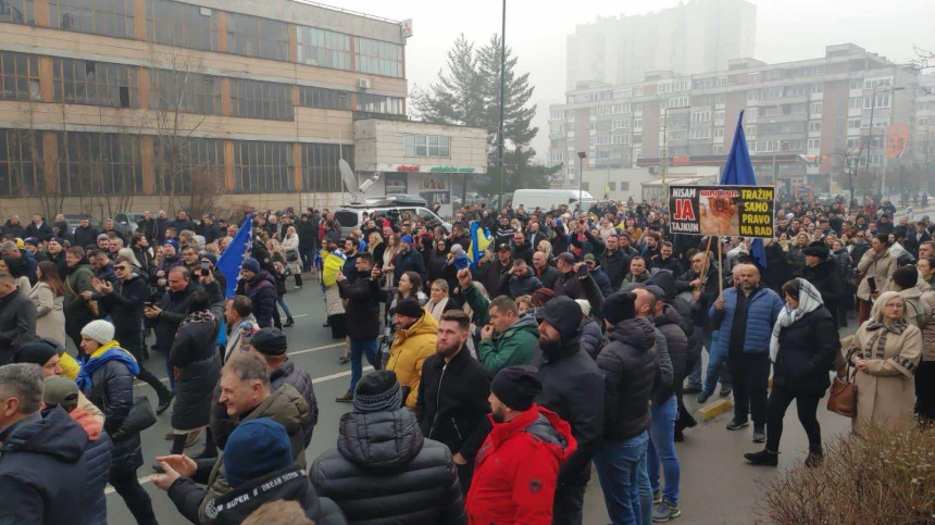 Протест испред Владе ФБиХ због минималне плате