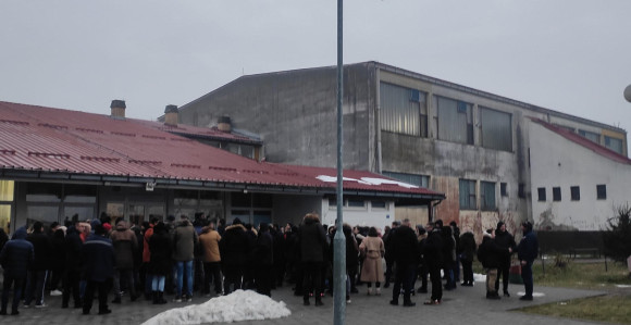 Protest roditelja u Ugljeviku: Djeca ne idu u hladne učionice