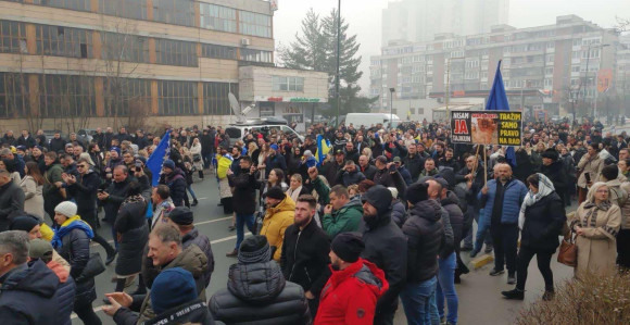 Протест испред Владе ФБиХ због минималне плате