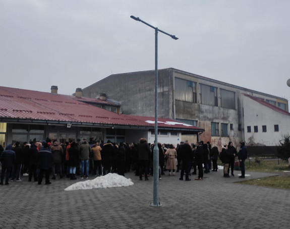 Протест родитеља у Угљевику: Дјеца не иду у хладне учионице