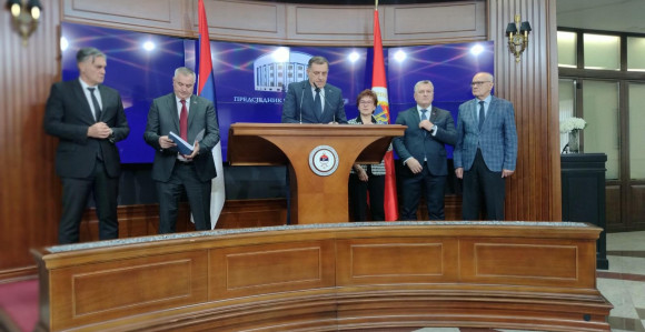 Dodik se vratio na posao, ponosan na ekonomske uspjehe