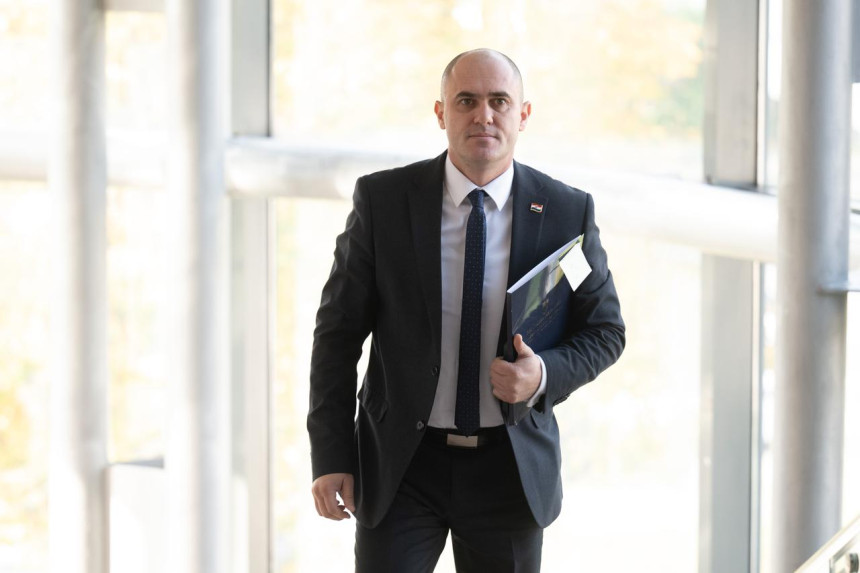 Policija upala u dom bivšeg hrvatskog ministra