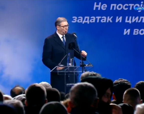 Vučić: Veliki broj ljudi želi da brani Srbiju koja je napadnuta