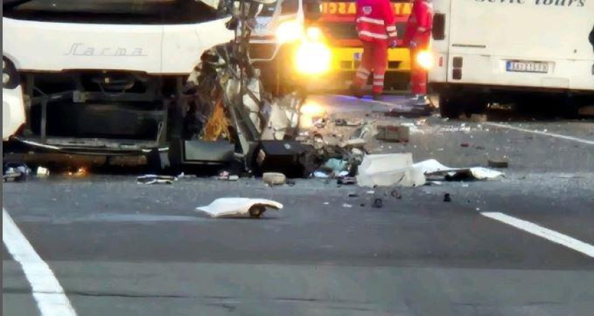 Poginule dvije osobe u teškom sudaru dva autobusa u Srbiji