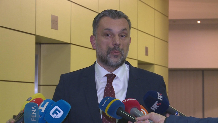 Изетбеговић и Комшић пружају руку спаса Додику