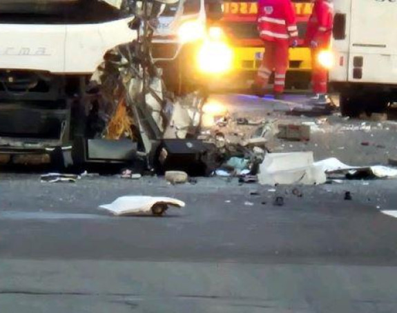 Poginule dvije osobe u teškom sudaru dva autobusa u Srbiji