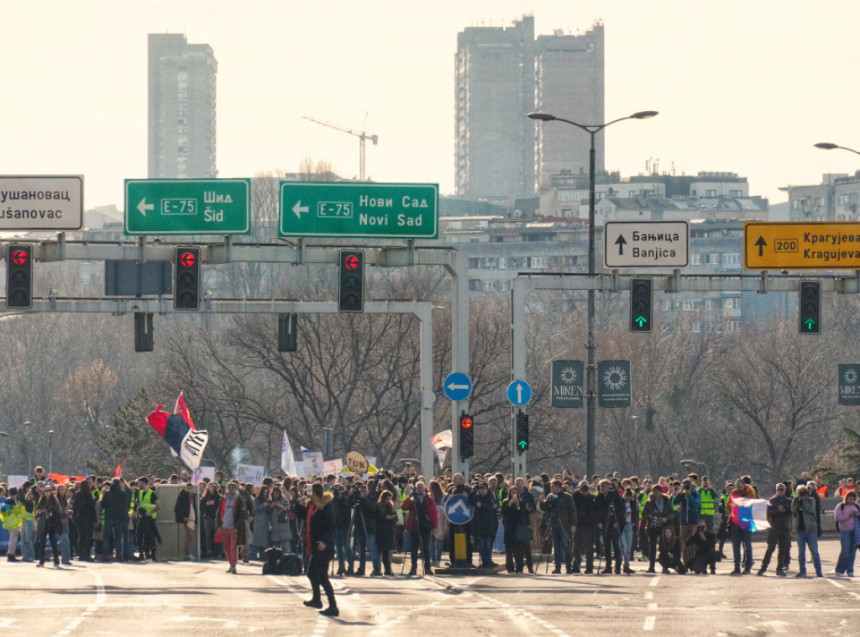 Studentska blokada na Autokomandi do 10 sati