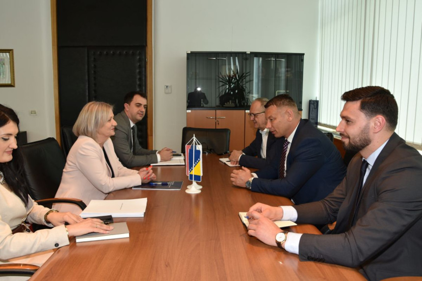 Krišto prihvatila Nešićevu ostavku u Savjetu ministara