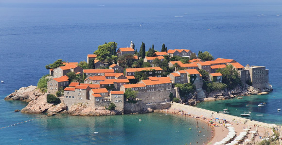 Obrušilo se brdo na Svetom Stefanu, palo više tona