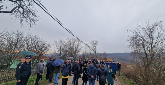 Protest mještana ugljevičkih sela: Klizište odnijelo put