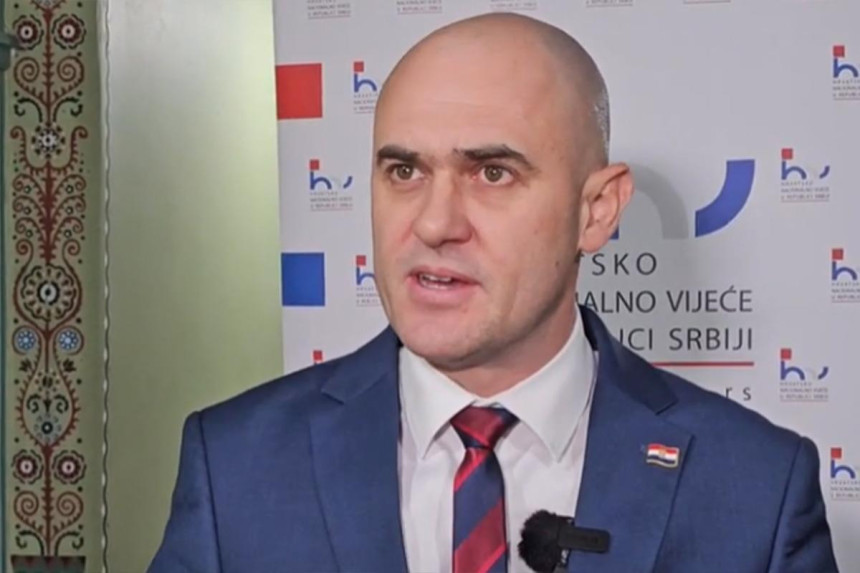 Isplivao snimak bivšeg ministra sa kalašnjikovim