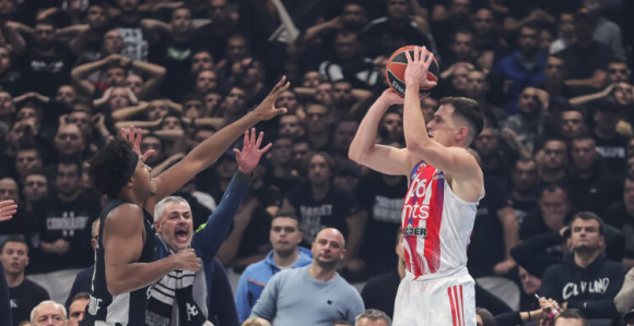Crvena zvezda pobijedila Partizan u derbiju Evrolige