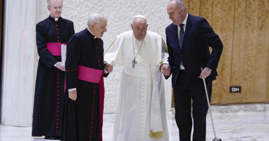 Ups... Papi pukao štap, kako su mu pritekli u pomoć?