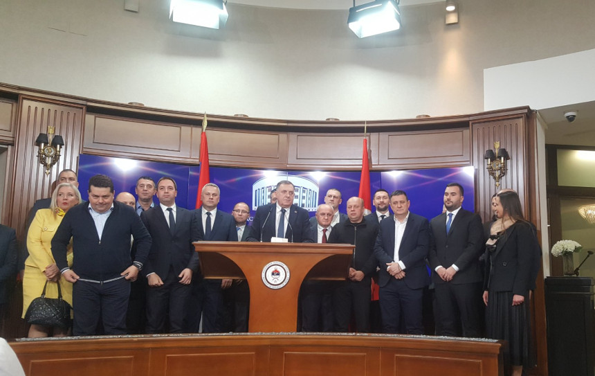 Dodik ucjenjuje Stanivukovića