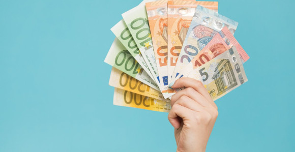 Dečak u žardinjeri našao 15.000 evra!