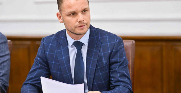 Кошарац и Амиџић нека се припреме за политичку пензију