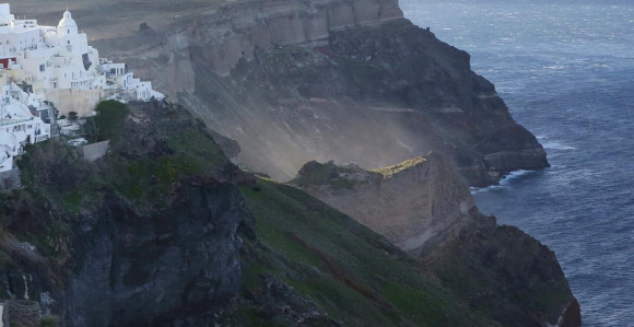 Santorini napustilo 11.000 ljudi zbog zemljotresa