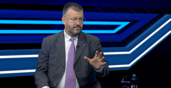 Prof. Antić, bivši vođa studentskih protesta i vječiti kritičar vlasti, tvrdi da ovo što studenti rade nije demokratija već anarhija