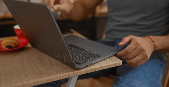 Sve više kupujemo preko interneta, evo ko najviše