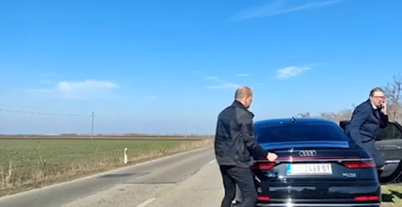 Otpao točak sa vozila u pokretu u kom je bio predsjednik Srbije (VIDEO)
