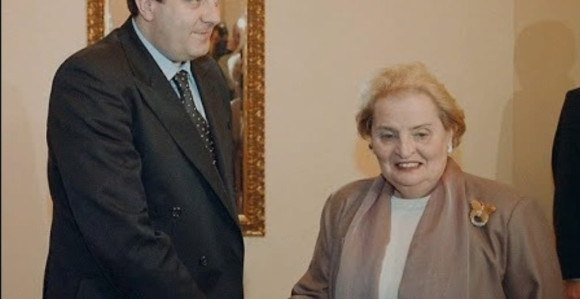 Milorade, za razliku od tebe, mi nikada nismo dobili 1$ od USAID-a. A ti, Milorade?