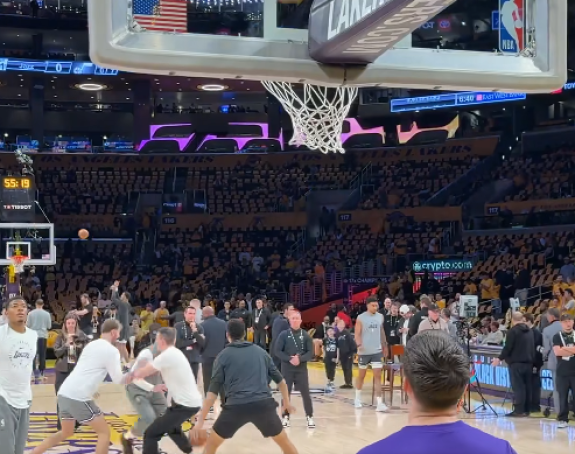 Bekutin hit se orio Los Anđelesom na zagrijavanju Dončića